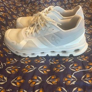 Oncloud Sneakers women’s 8